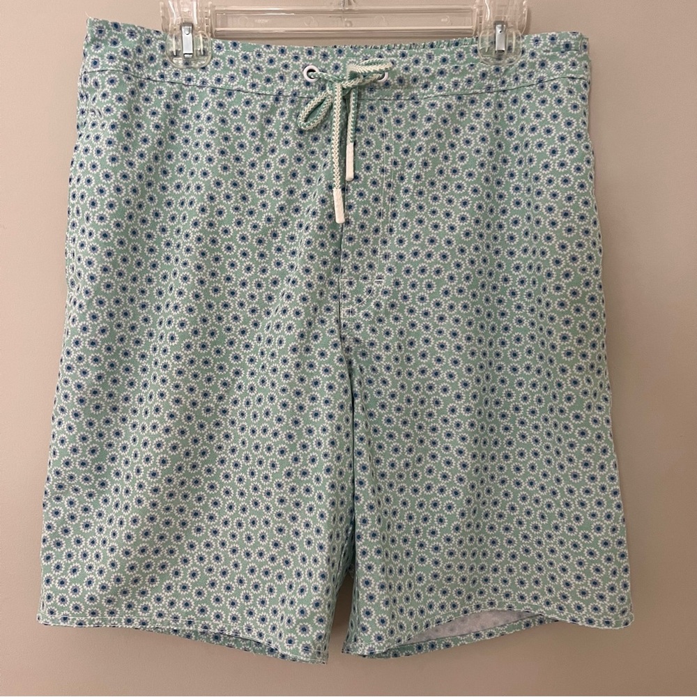 Men’s Johnnie O swim shorts/trunks size large